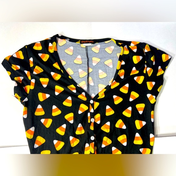 Grumpy & Gorgeous - BITE ME Candy Corn Short Bottom Onesie w/ Butt Flap 🍭🎃 - Picture 12 of 14